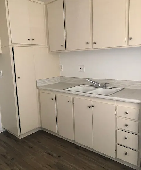 Del Rosa Palms Apartments — Photo 17