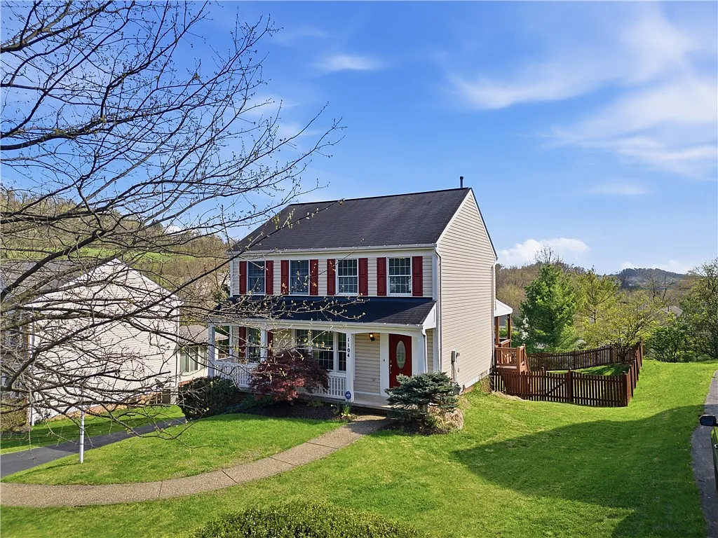 1104 Meadowbrook Dr photo 1