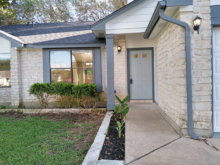 1813 Laurel Path — Photo 3