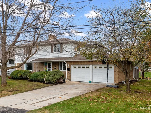 1316 N Millstream Dr, McHenry, IL 60050