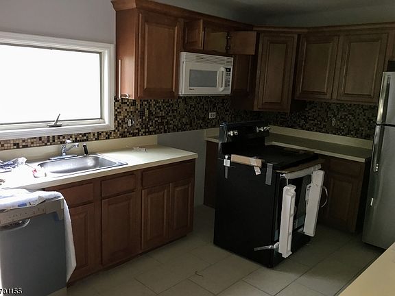 3rd image of 57 Oak St