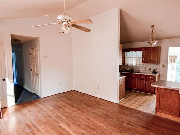 3rd image of 434 McMinn St
