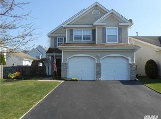 12 Ariel Dr, Middle Island, NY 11953