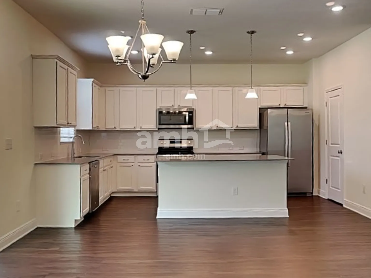 4 bed, 2.5 bath, 2449 sqft, $2,940 — Photo 3