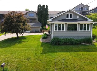 115 4th St, Fulton, IL 61252