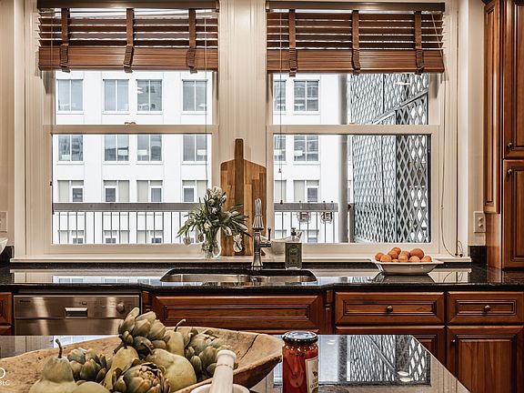 4th image of 110 E Washington St #900