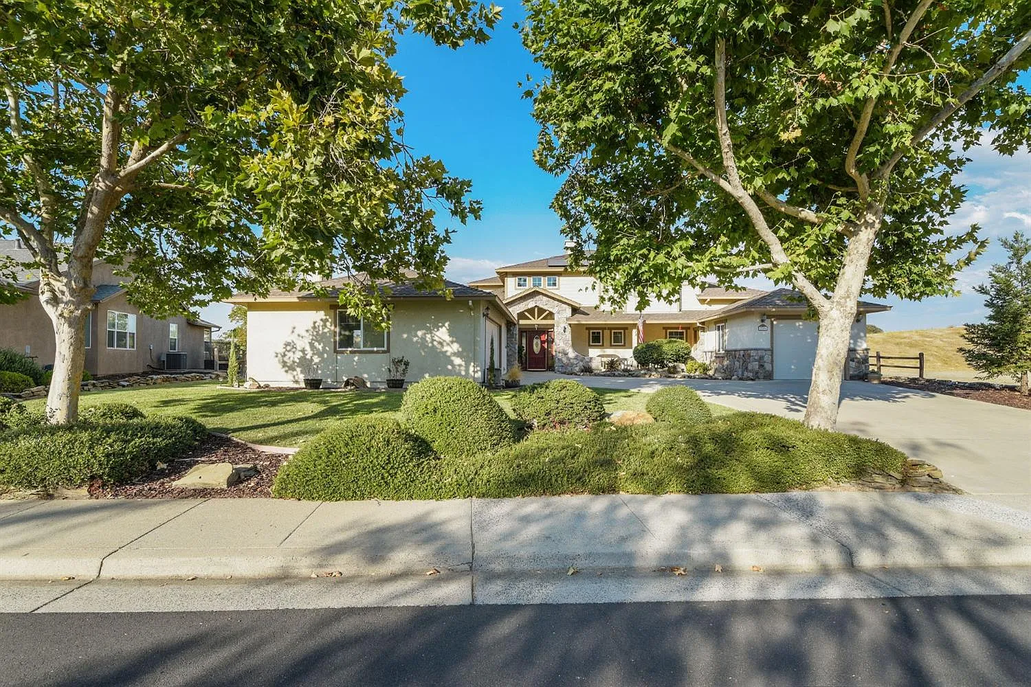 2285 Oak Creek Dr photo 1