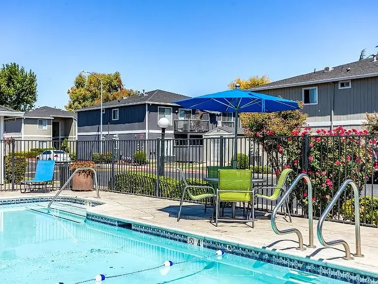 Riverbank Apartments — Photo 22