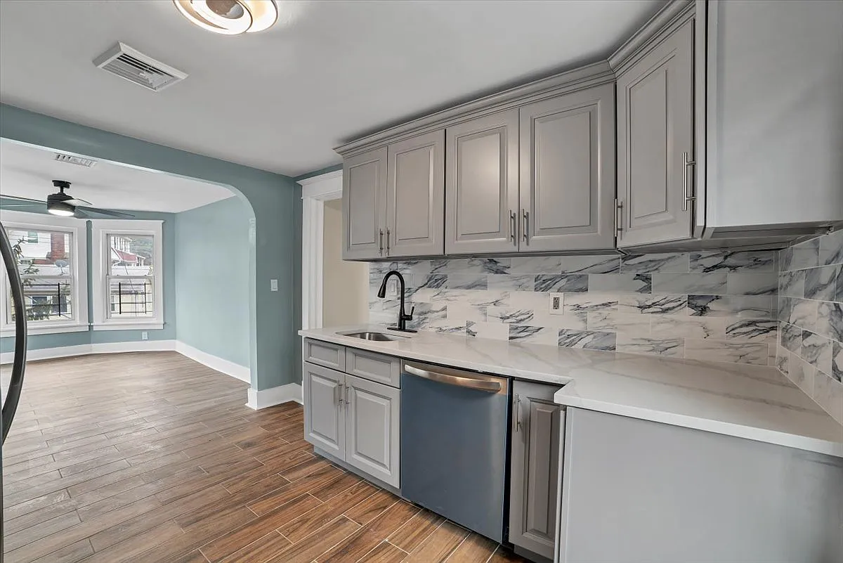 2 bed, 874 sqft, $3,100 — Photo 1