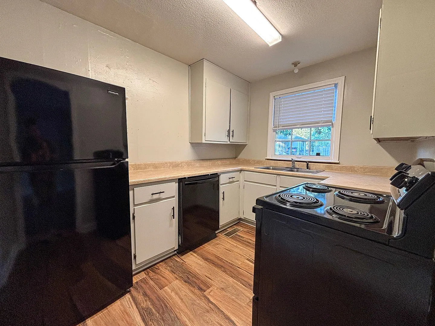 2426 4th Avenue East-3 Bed 2 Bath! Available Now! — Photo 4