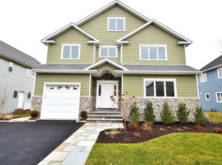 3 Fuschetto Ct, Farmingdale, NY 11735