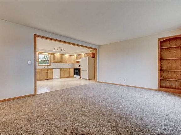 4th image of 56698 221st St