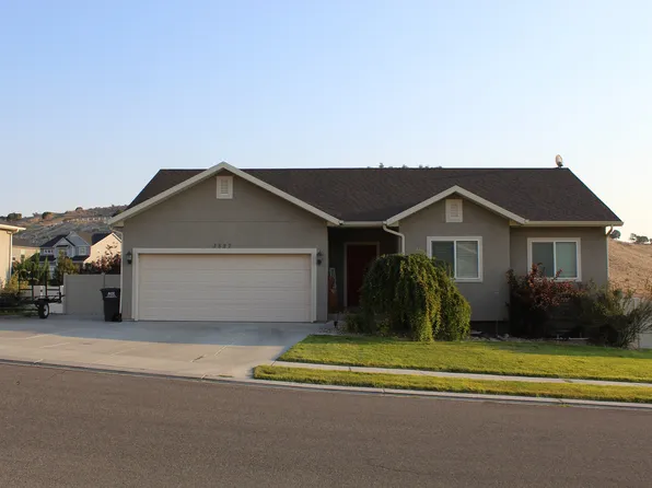 3827 E Pawnee Rd, Eagle Mountain, UT 84005