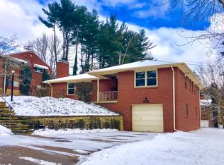 389 Maplewood Dr, Pittsburgh, PA 15243