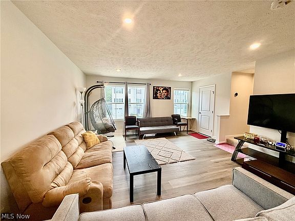 4th image of 114 Slate Ridge Dr #9