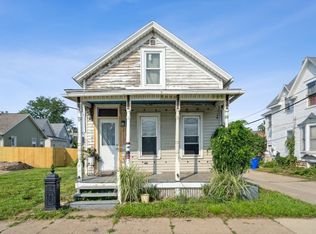 418 4th St SW, Cedar Rapids, IA 52404