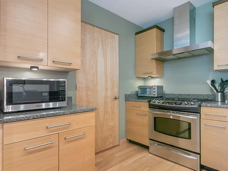 309 W Washington Ave #401 — Photo 13