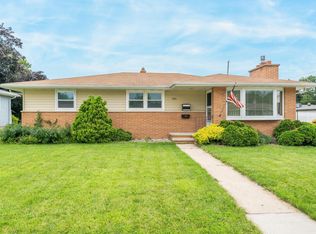 524 Steven St, Combined Locks, WI 54113