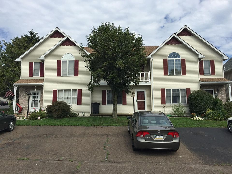 732 Orange Street is the middle unit.
