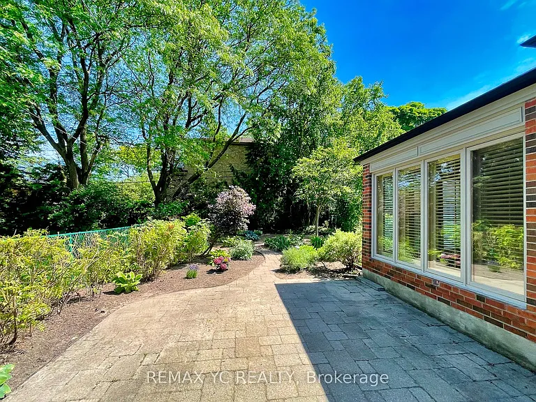 425 Broadway Ave — Photo 27