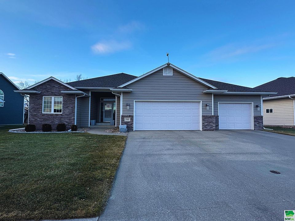 1703 Arnold Palmer Ln, Elk Point, SD 57025 MLS 823688 Zillow