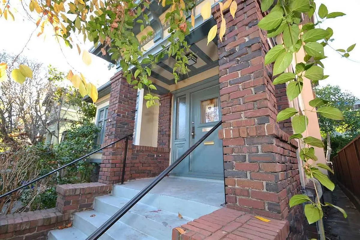 7 bed, 3.5 bath, 3201 sqft, $11,750 — Photo 2