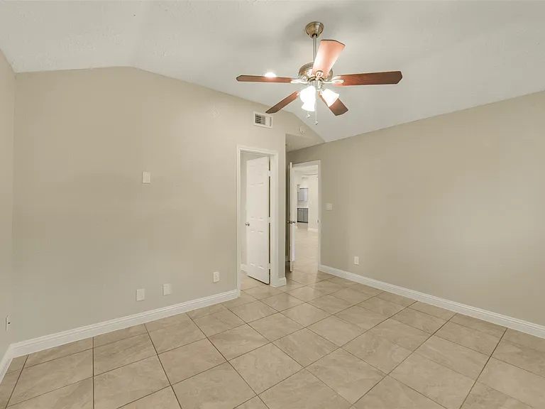 21211 Park Mount Dr — Photo 33