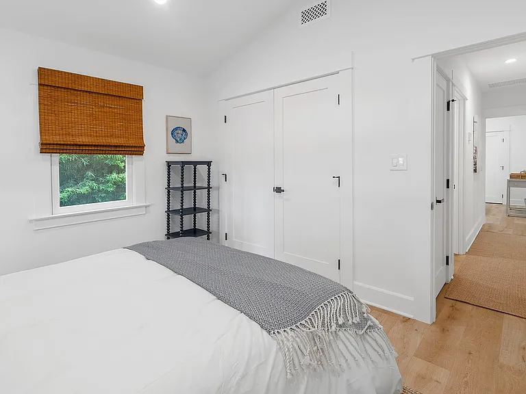 204 S Broadway — Photo 4