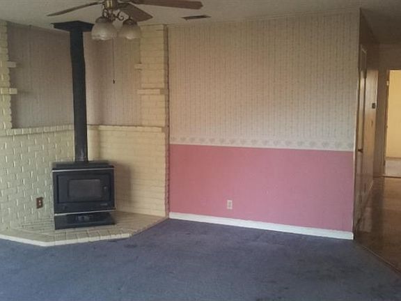 2nd image of 1333 Evergreen Ln
