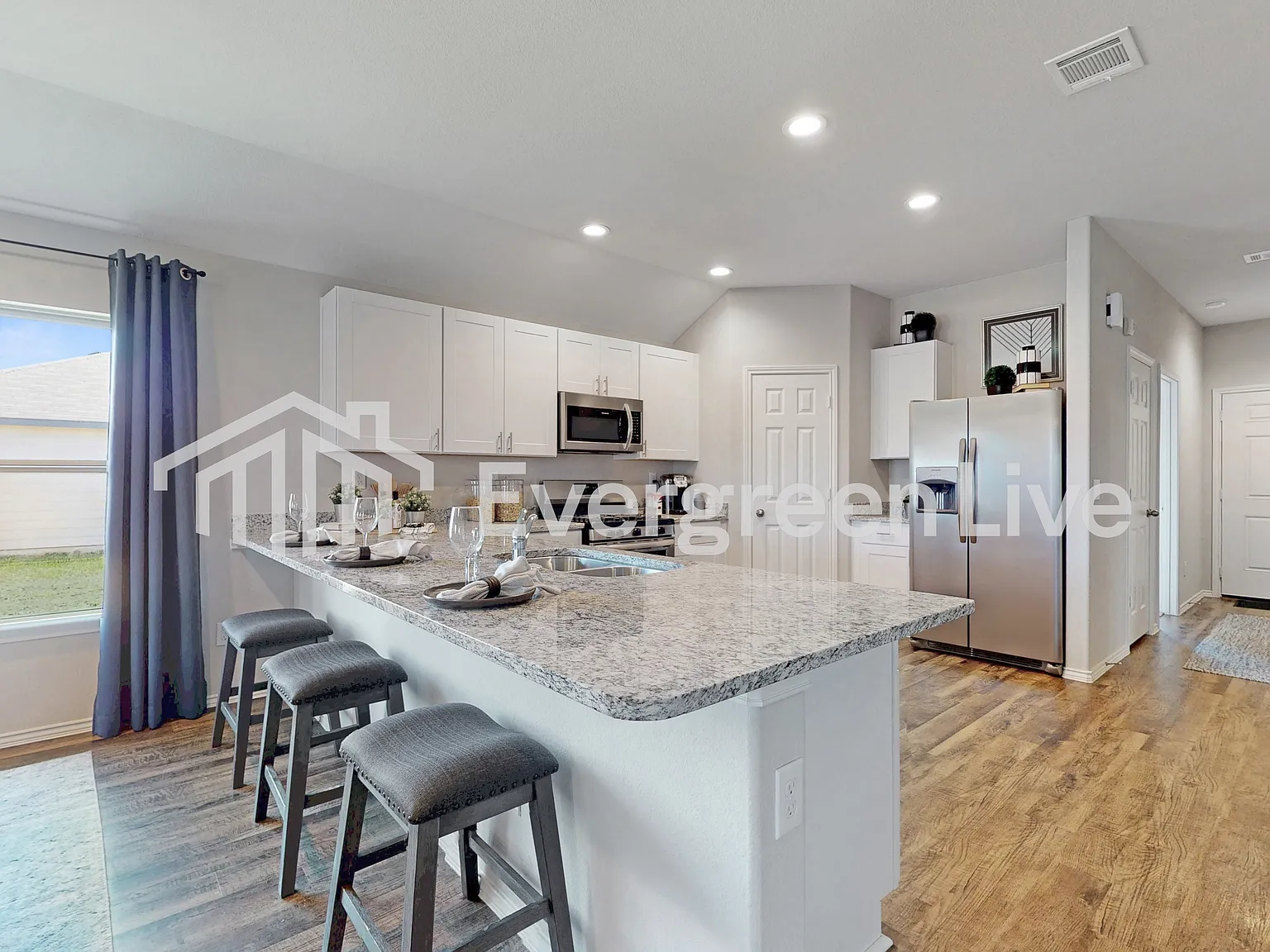 4 bed, 2.0 bath, 1699 sqft, $1,605 — Photo 4
