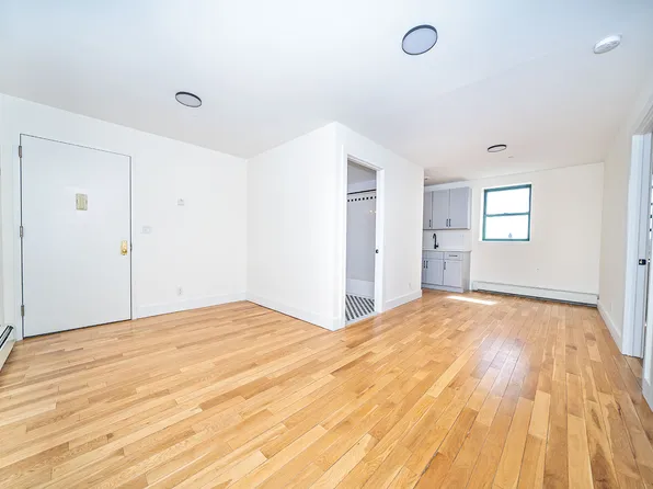 476 Pulaski St APT 2A, Brooklyn, NY 11221