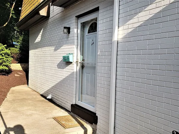 683 Shady Dr E, Pittsburgh, PA 15228