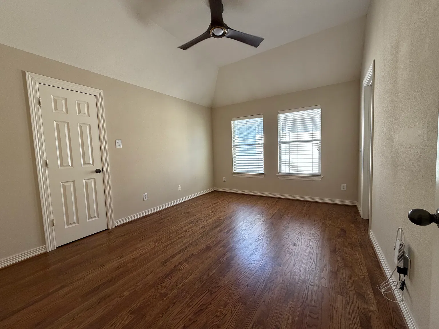 3 bed, 3.5 bath, 2238 sqft, $1,400 — Photo 2