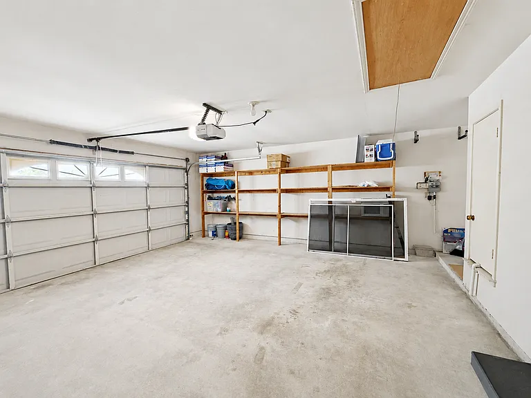 601 Ascot Dr — Photo 17