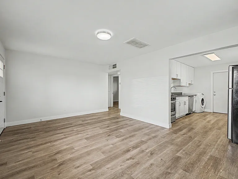 217 N Elm St #H — Photo 13