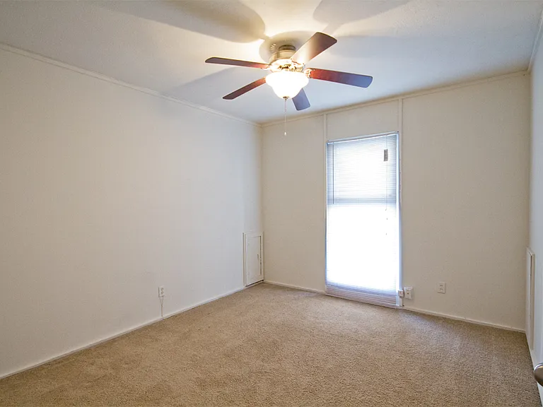 1000 Heights Blvd #18 — Photo 4