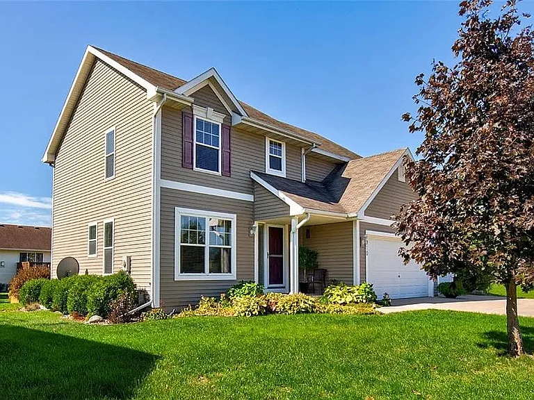 3910 SW Bluegrass Dr — Photo 2