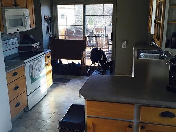 2nd image of 421 W Broadway Ave