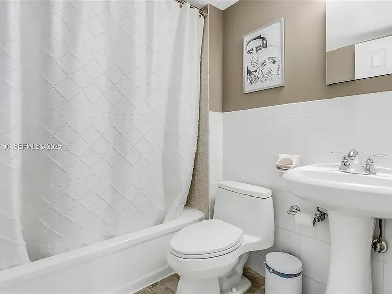 120 Royal Park Dr #4F — Photo 10