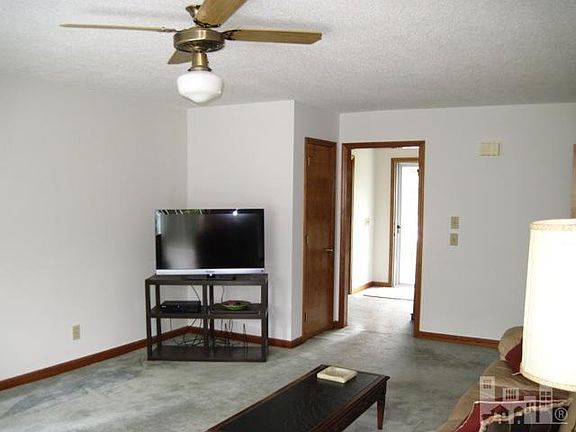 4th image of 9444 Lyn Marie Drive NE