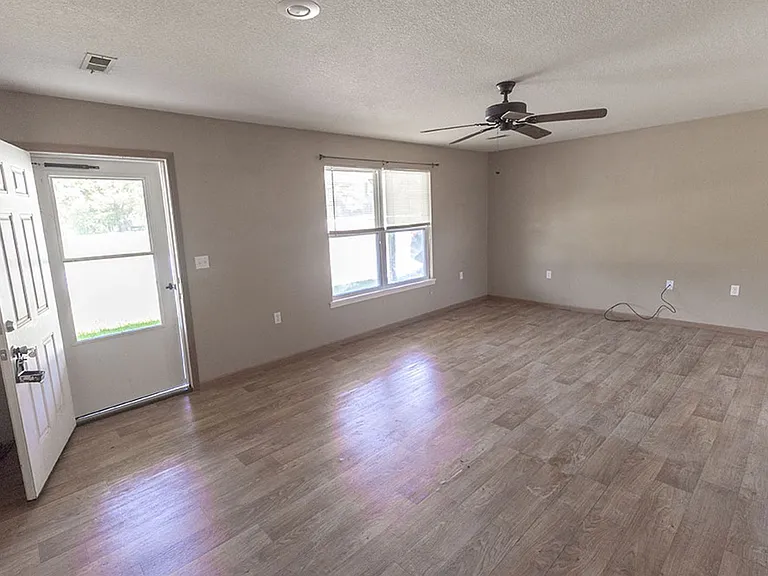 1544 Florence Dr — Photo 11
