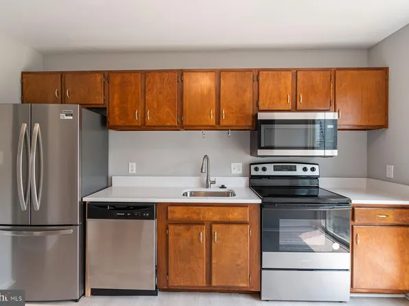 13 Pineknot Ct, Baltimore, MD 21207