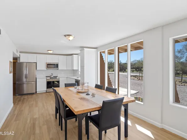 210 W Meadowbrook Dr, Tucson, AZ 85704