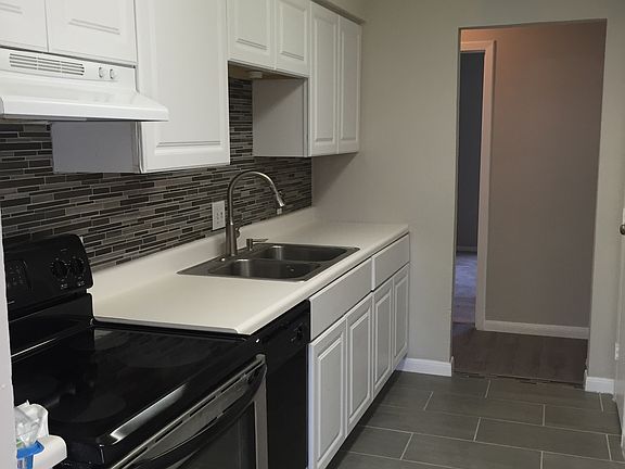 4th image of 306 Fleetwood Ct