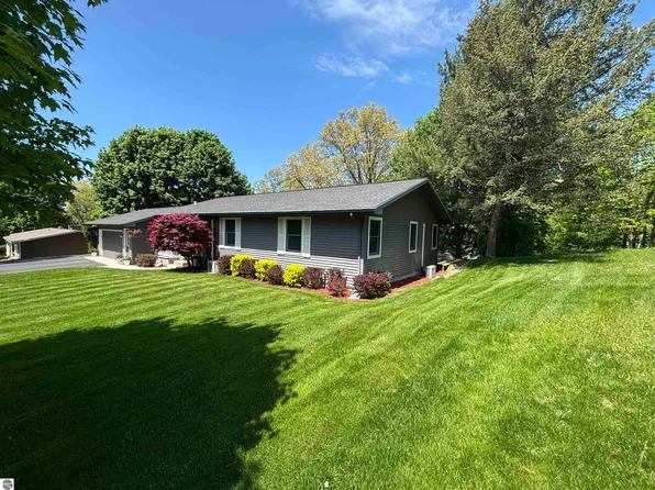 2639 Hammond Highlands Dr, Traverse City, MI 49686