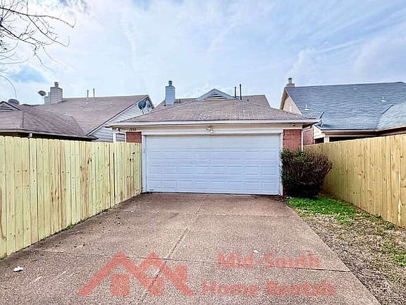 4th image of 2150 Berry Bush Ln