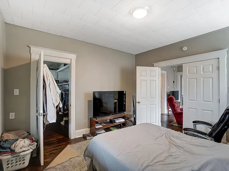 350 Volkert Ave — Photo 17