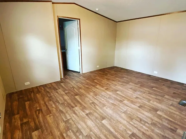 109 Debbie Dr — Photo 5