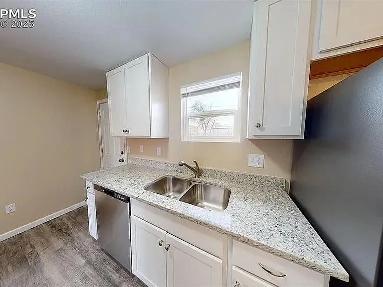 2411 E Saint Vrain St #101 — Photo 4
