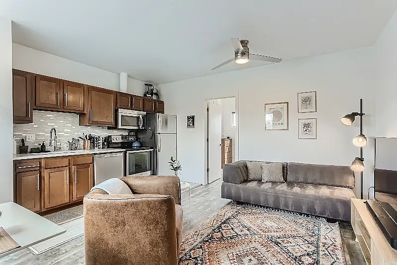 1 bed, 550 sqft, $1,900 — Photo 3